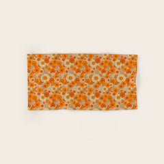 70s retro vintage daisies, flowers, orange, peach Bath Towel