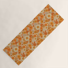 70s retro vintage daisies, flowers, orange, peach Yoga Mat