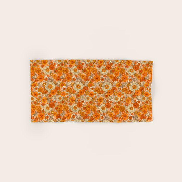 70s retro vintage daisies, flowers, orange, peach Bath Towel